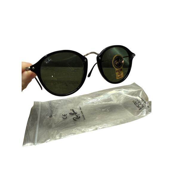 Ray-Ban Sunglasses, RB2447 ROUND FLECK - Black - Picture 1 of 5